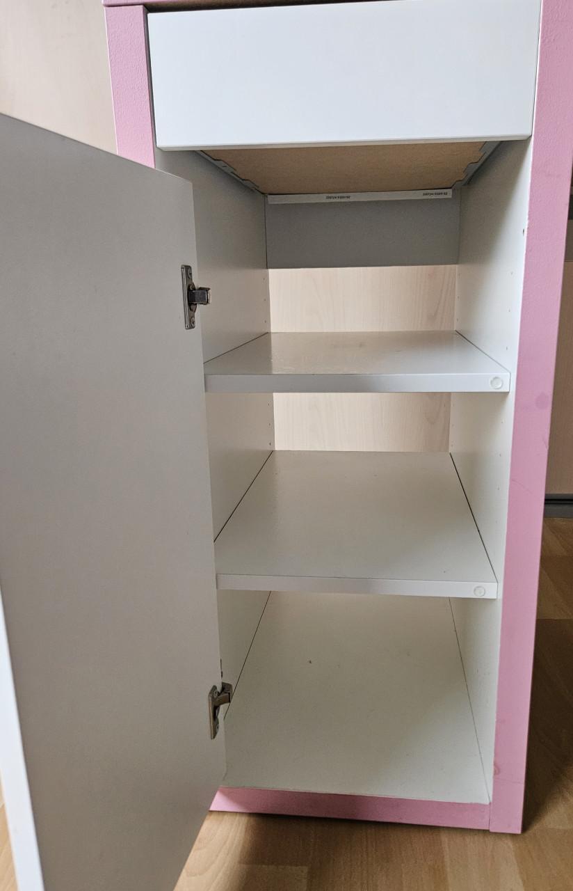 Roze geverfd micke ikea bureau