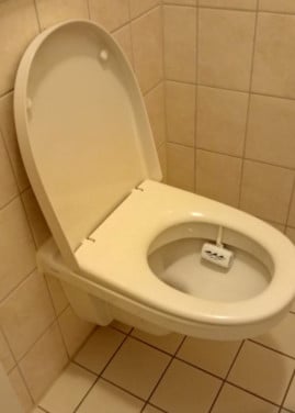 Hang toilet