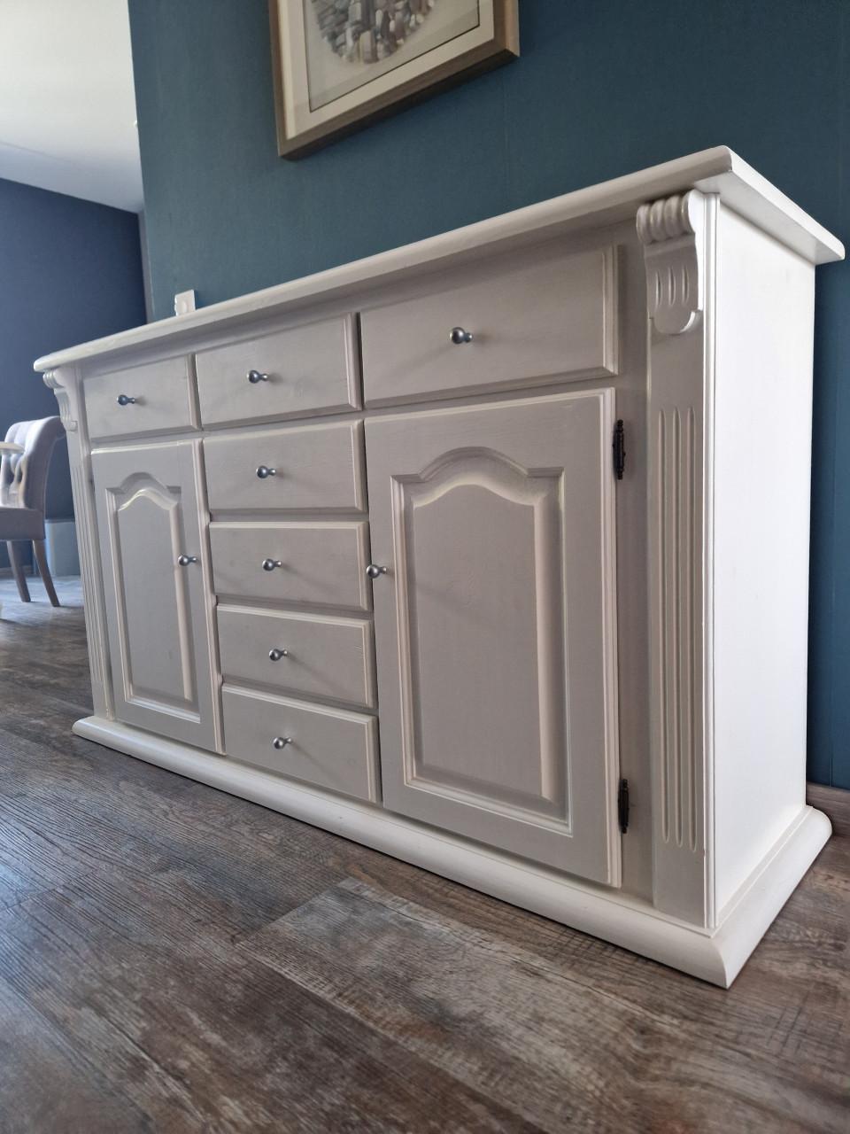 Wit grenen dressoir