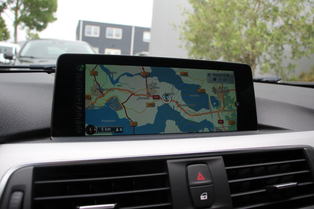 BMW 3-serie touring 318i m sport edition aut. - navi groot - adap led - pdc