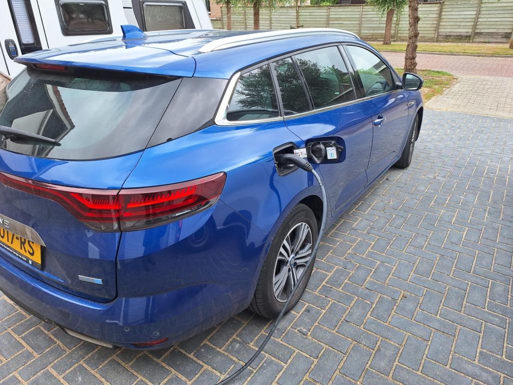 Renault Megane E-tech estate 1.6 plug-in hybrid 160 r.s. line