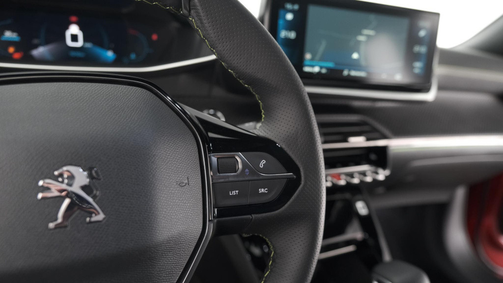 Peugeot 2008 puretech 130 gt | camera | dodehoekdetectie | navigatie | park