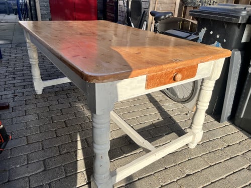 Grenen tafel
