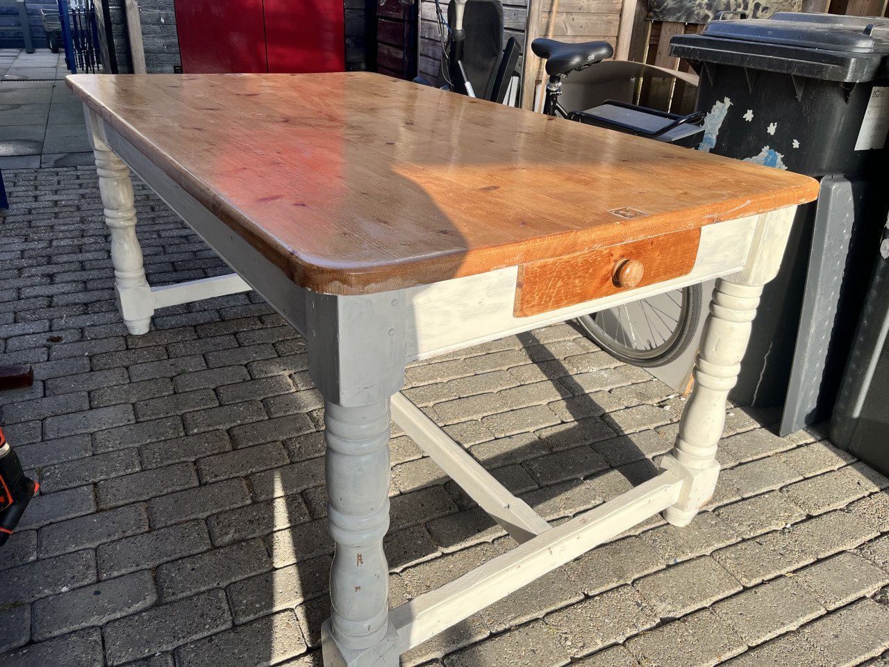 Grenen tafel