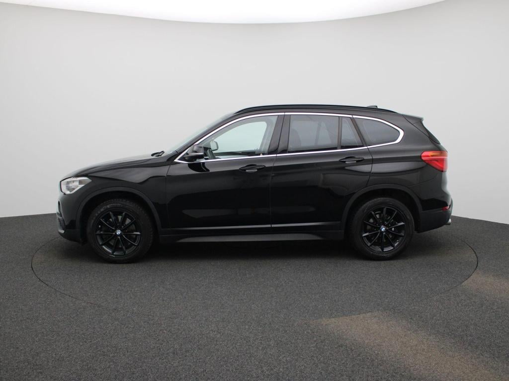 BMW X1 sdrive20i executive | automaat | apple carplay / android auto | pano