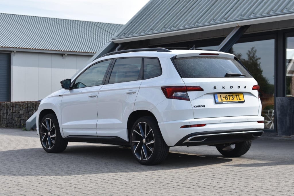 Skoda Karoq 1.5 tsi act sportline | panoramadak | canton | dealer onderhoud