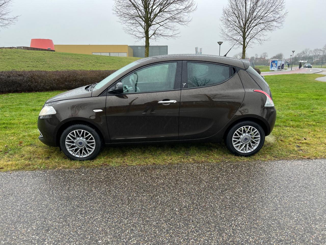 Zeer fraaie Lancia Ypsilon uit 2012 met slechts 66.000 km, Automaat!!