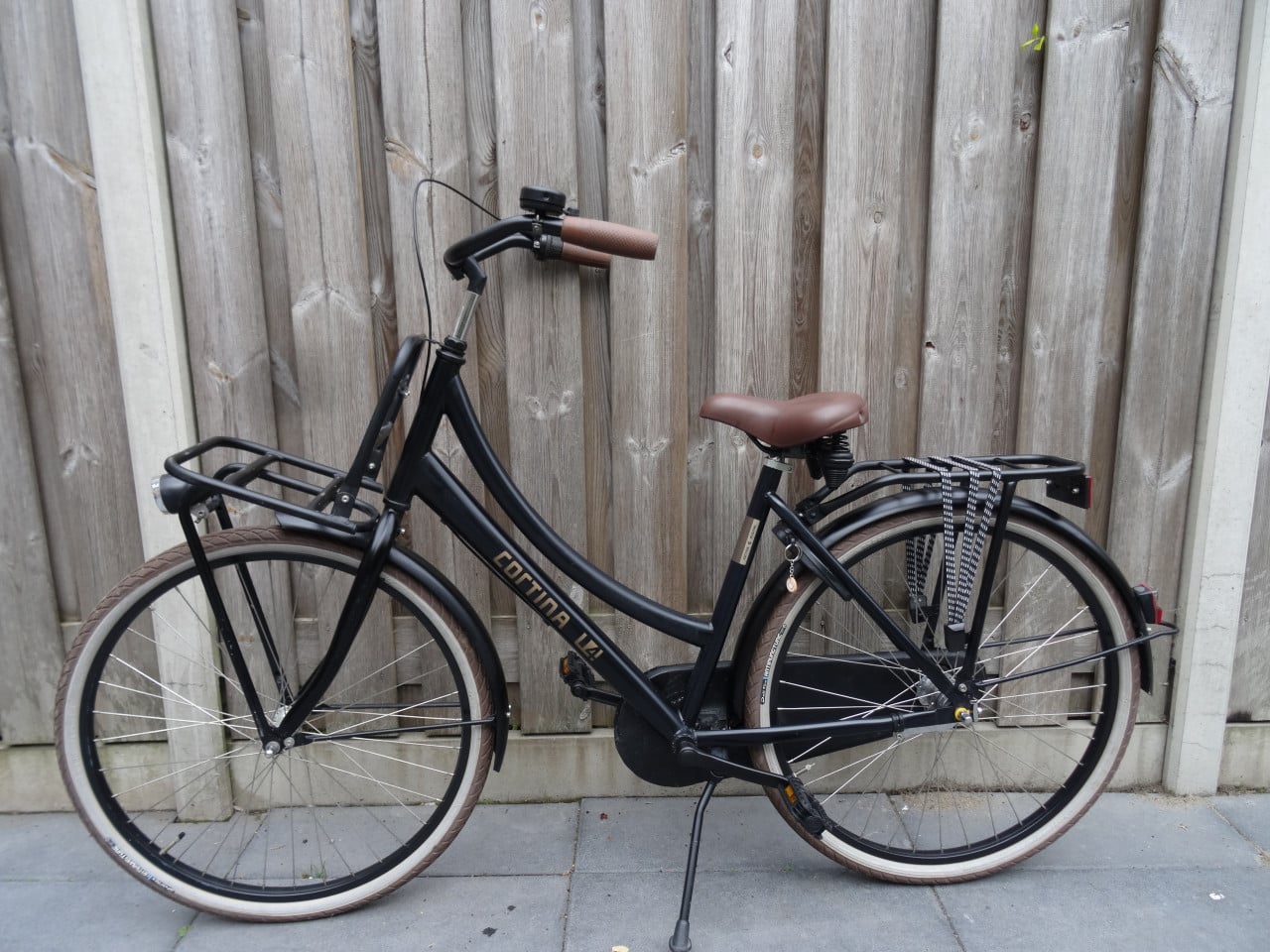 🚲 Cortina U4 – 26 inch – 3 versnellingen – Zwart – Nieuw Model
