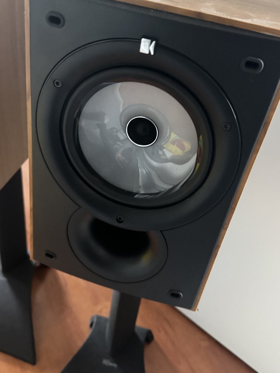 KEF Q15 hifiluidsprekers met vogel standaards