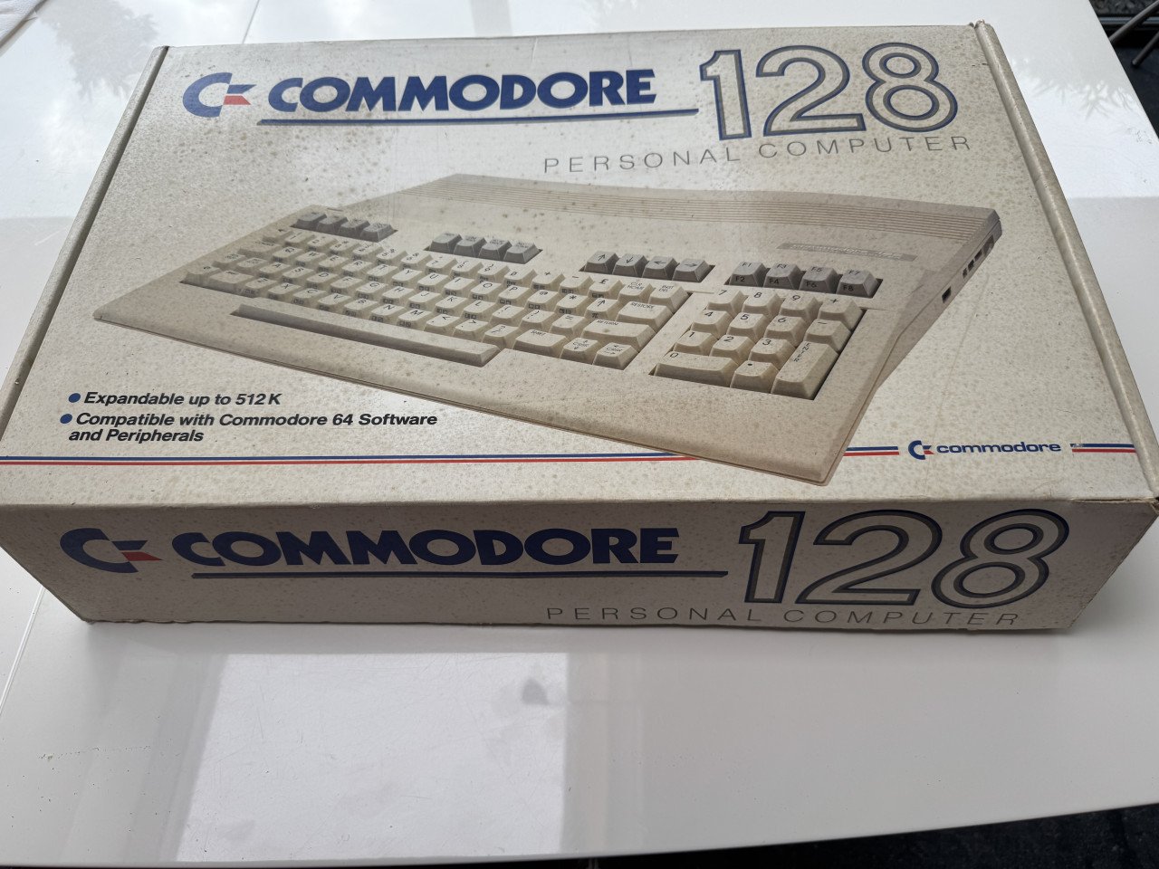 Commodore 128 computer met data recorder en joystick