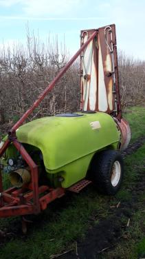 Dwarsstroom boomgaardspuit. (Gereserveerd)