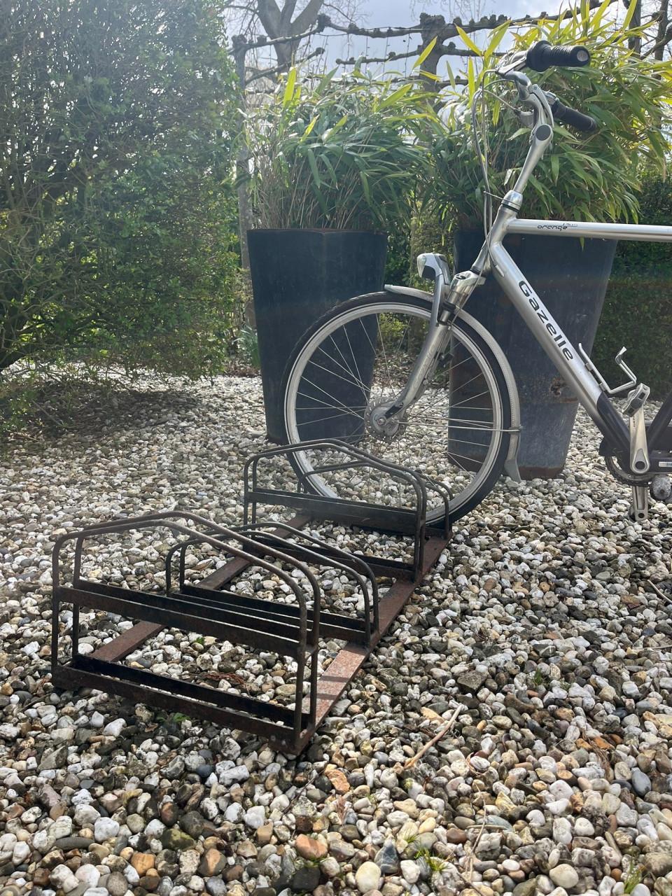 FIETSENREK ZWAAR GIETIJZER GRATIS OPHALEN