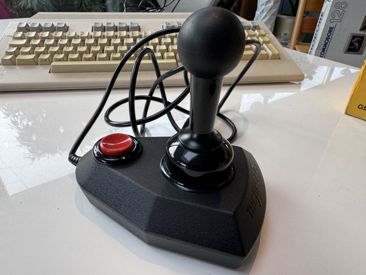 Commodore 128 computer met data recorder en joystick