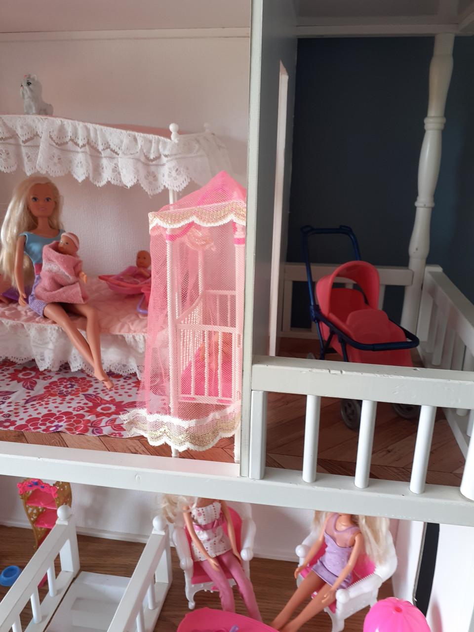 Barbiehuis compleet met spulletjes