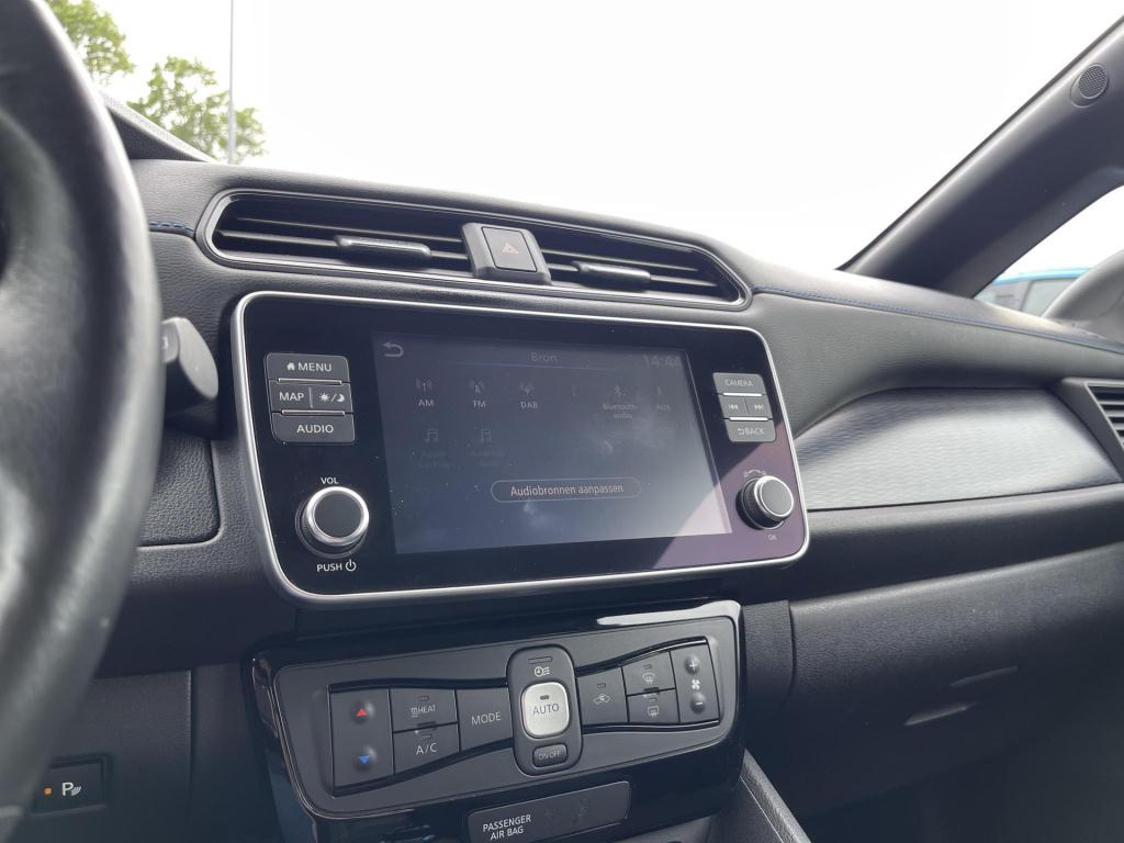 Nissan Leaf n-connecta 40 kwh soh 84% | navigatie | 360° camera | stuur- + 