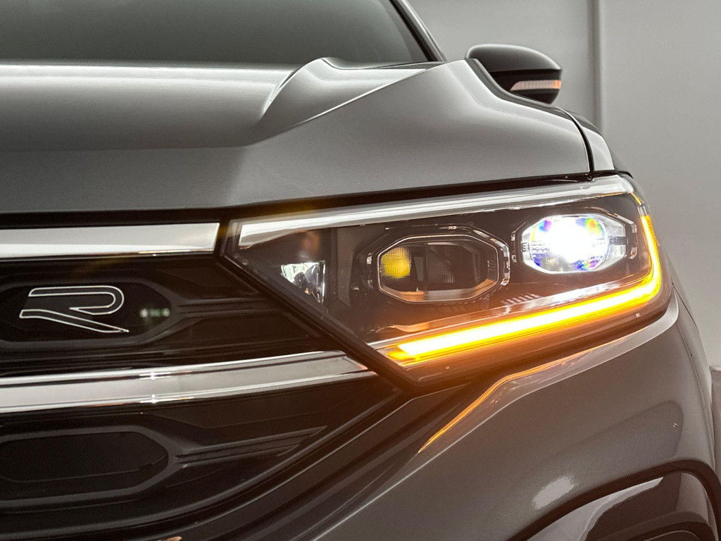 Volkswagen T-roc r-line-edition 1.5 110 kw / 150 pk tsi suv 7 versn
