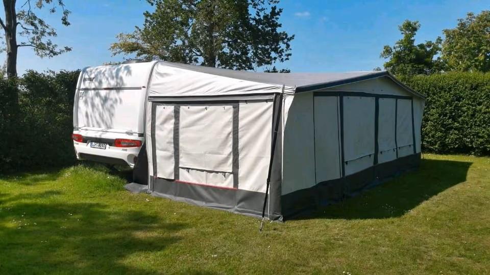 Fendt 700 SGD caravan