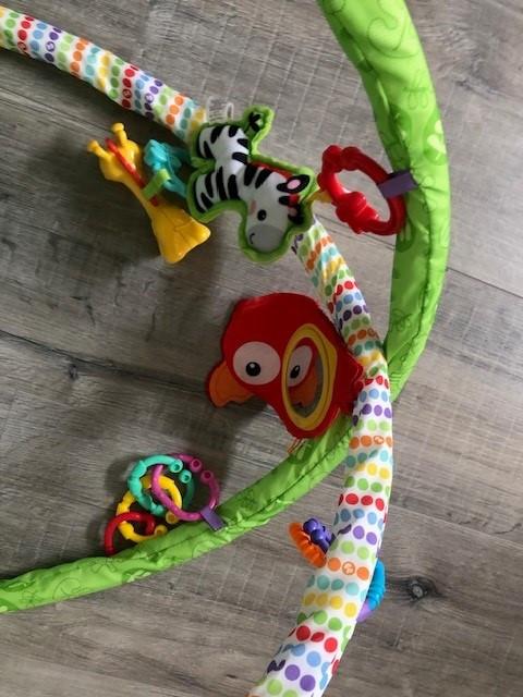 Kleurig kinderkleed met bogen en leuke & leerzame accessoires!