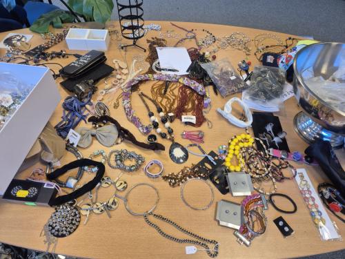 Partij van 200 sieraden/horlogebandjes