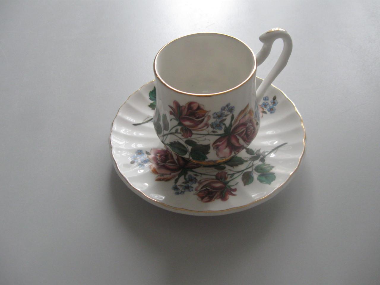 4 porselein kop en schotels