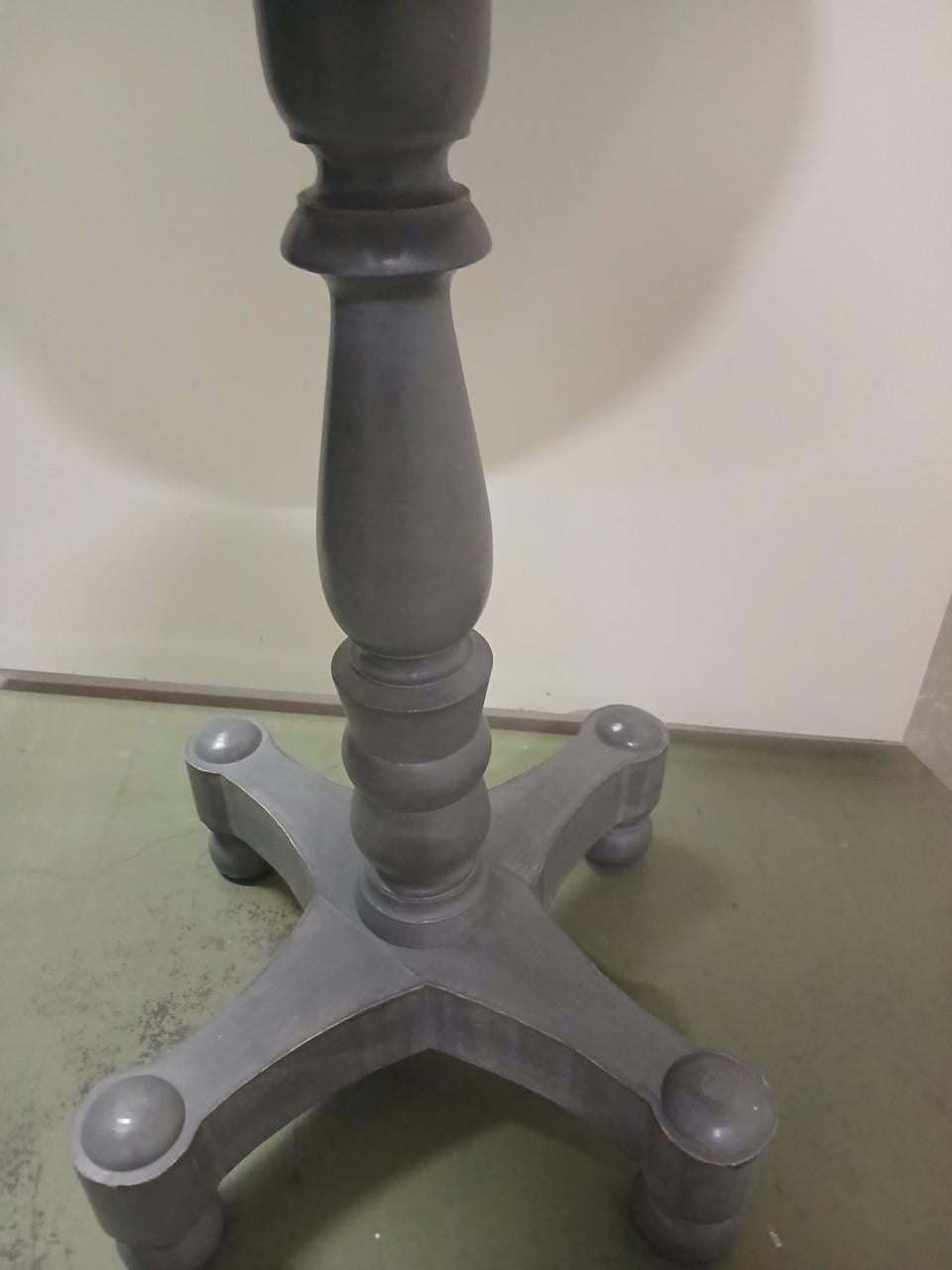 Massief houten tafeltje