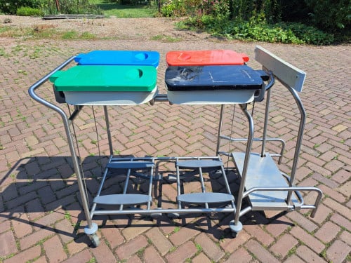 GROTE KAR OM AFVAL TE SCHEIDEN