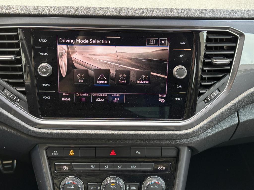 Volkswagen T-roc 1.5 tsi 150pk sport 6 hand|camera|carplay|led|rijklaarprij