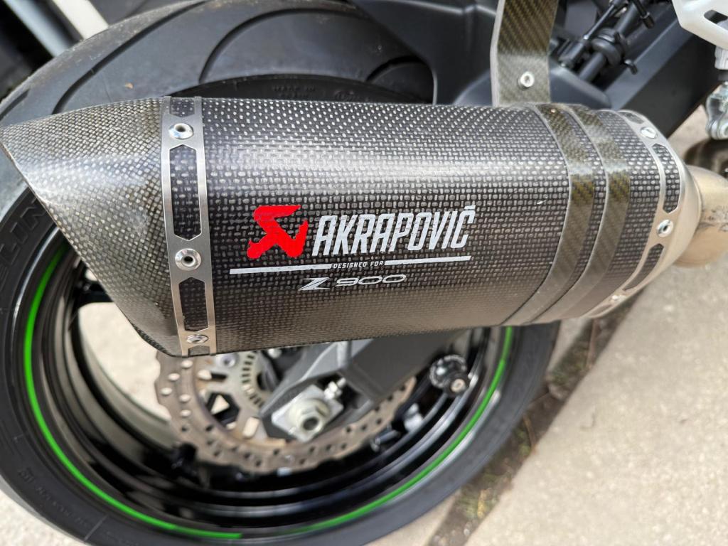 Kawasaki Z900 | quickshifter | akrapovič