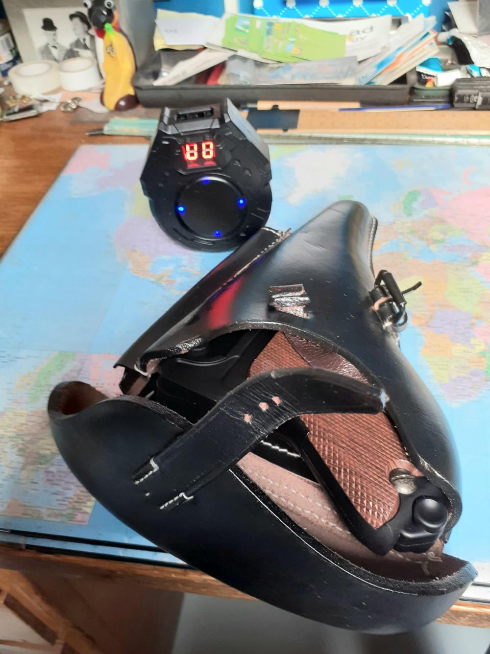 Luger P08 Shell Uitwerpende Laser Speelgoedpistool  + 6 patronen +