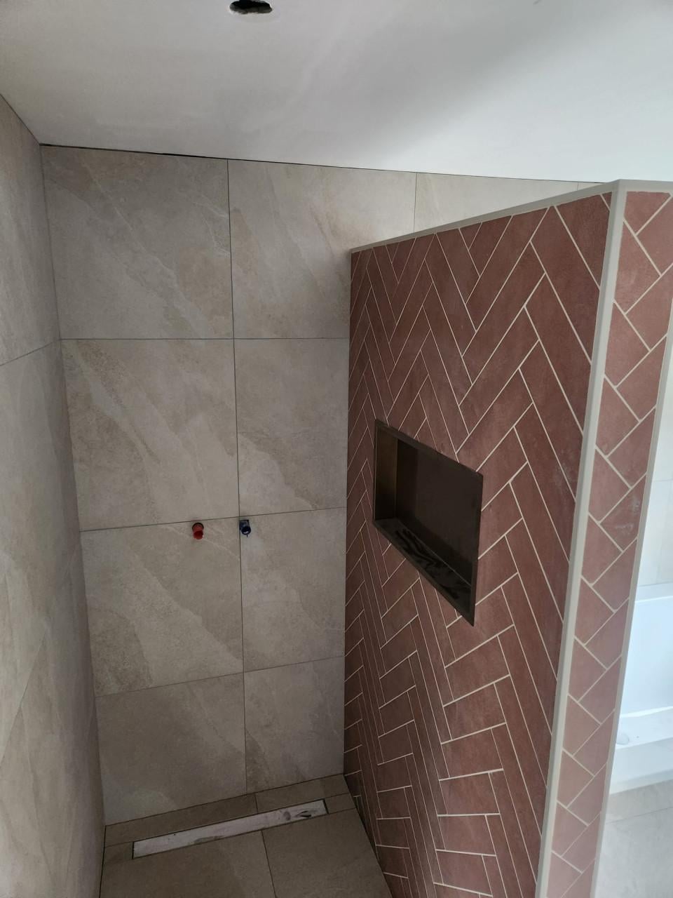 Tegelzetter nodig? Bel/app: 06 21937244 of Mail: jvbtegelzetter@gmail.com
