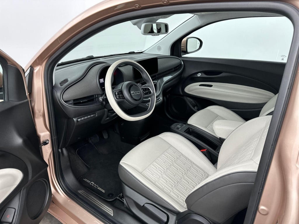Fiat 500e 3+1 la prima 42 kwh