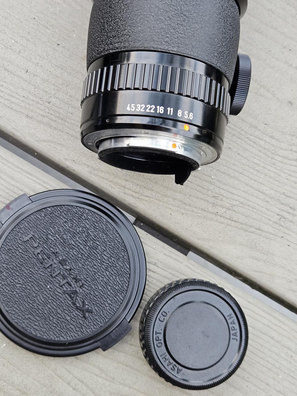 Prachtige vintage Pentax-M 400mm 1:5.6 telelens met koker