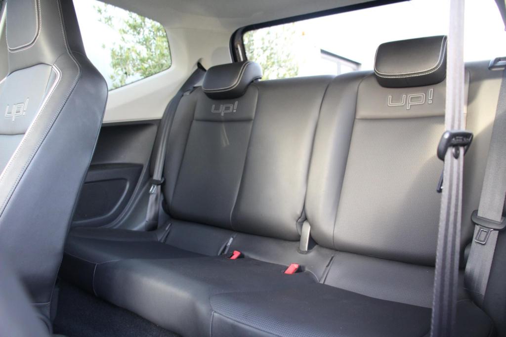 Volkswagen UP! 1.0 black-edition - panoramadak - leer - leder - cruise cont