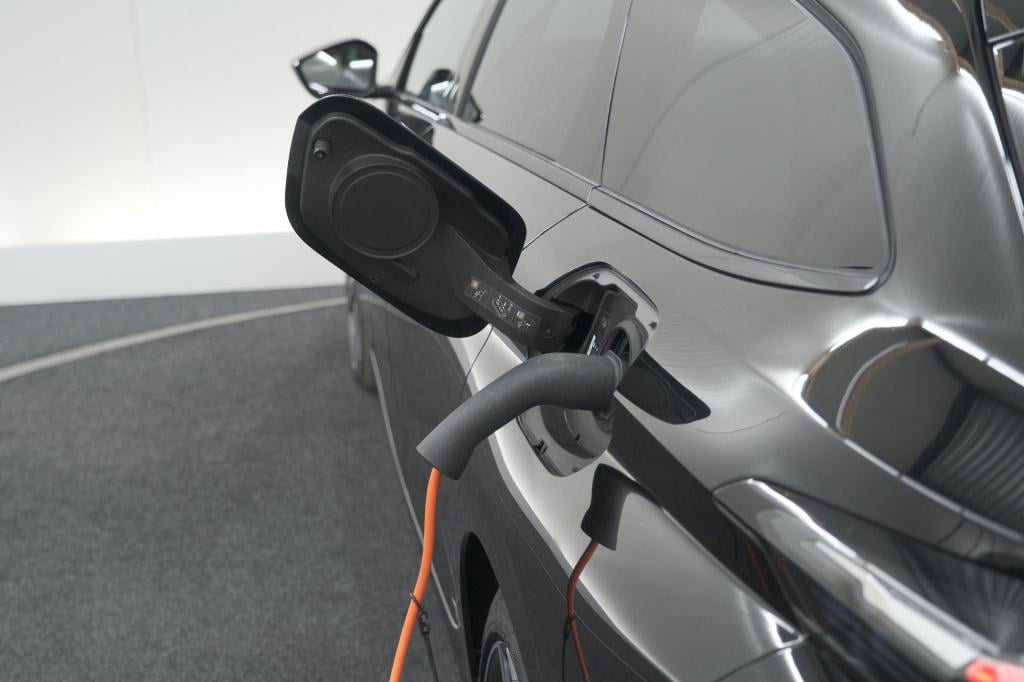 Peugeot 308 sw 1.6 plug-in hybrid 180 allure | camera | adaptieve cruise co