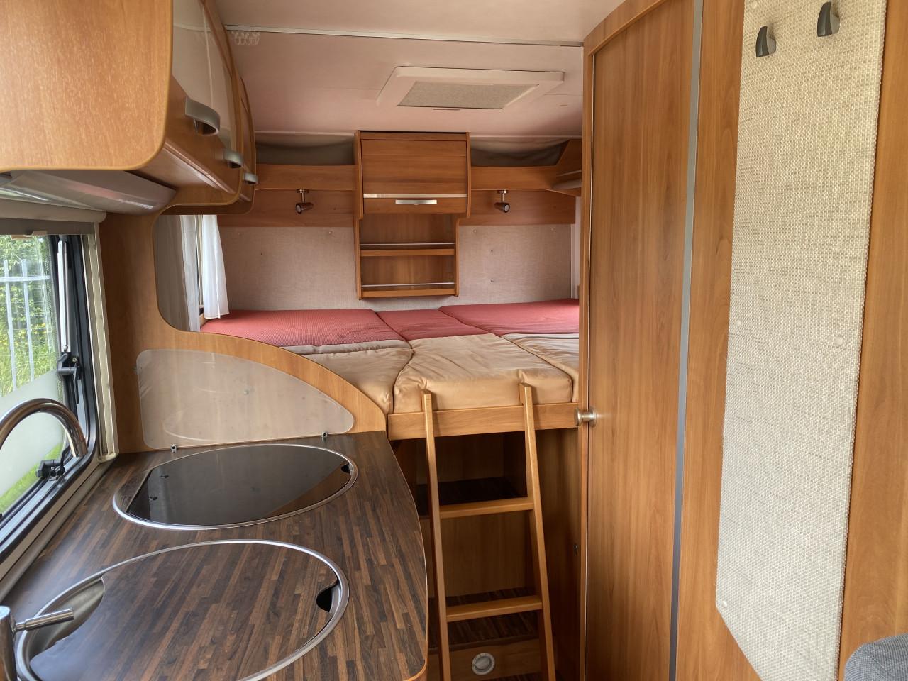 Hymer Van HV562 half-integraal met lengtebedden