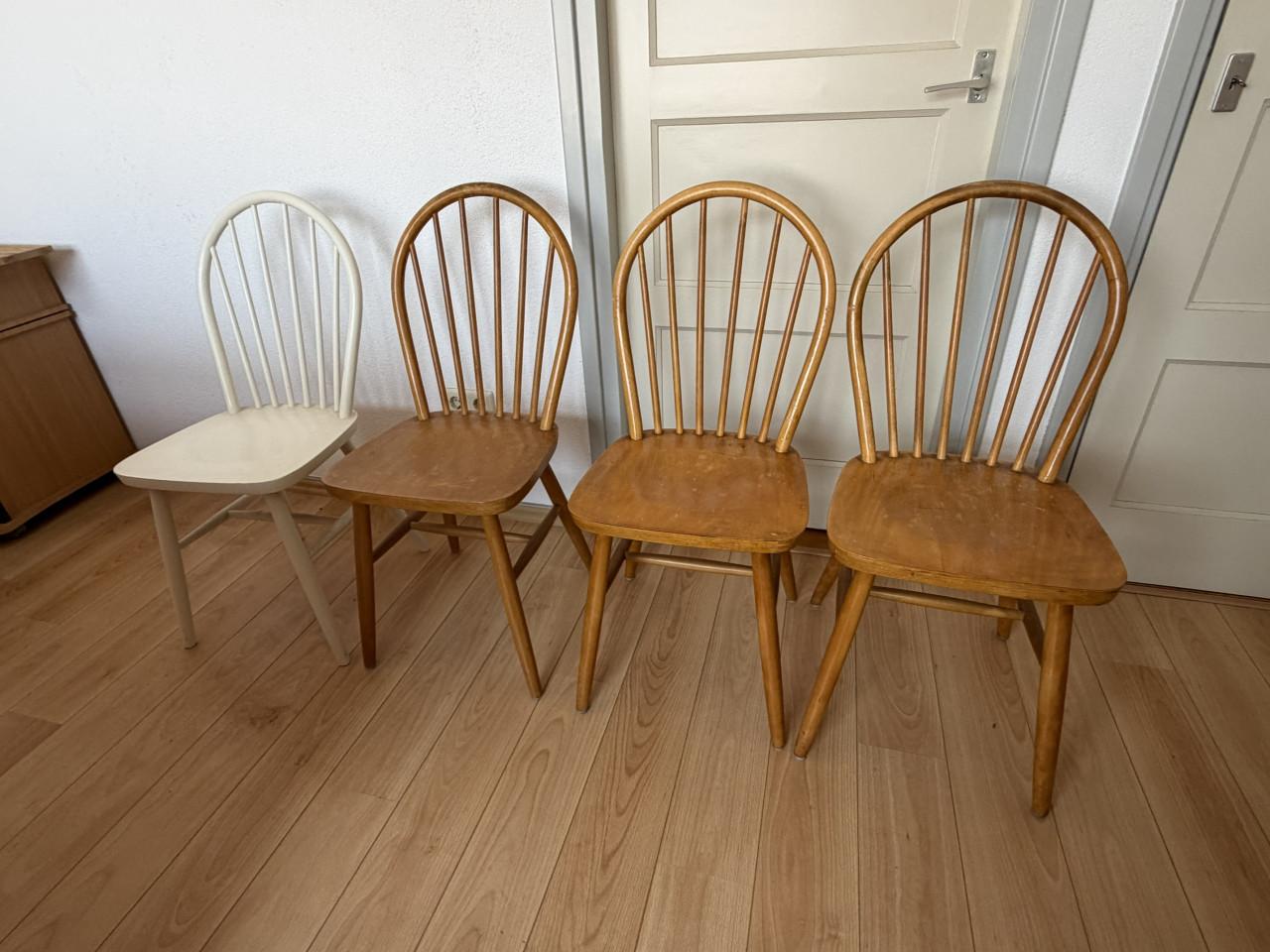 4 keukenstoeltjes