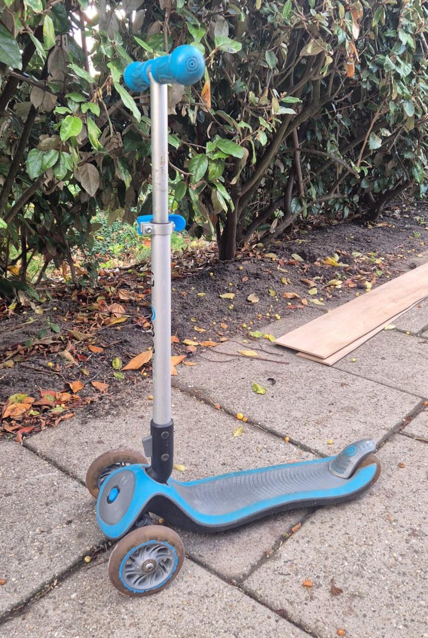 Kinder fiets 12 inch met zijwieltjes, en een step