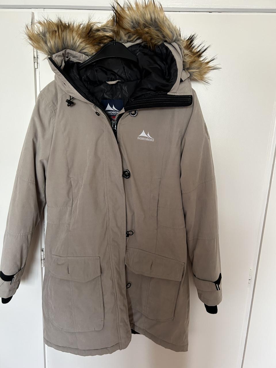 Mooie Winterjas met capuchon