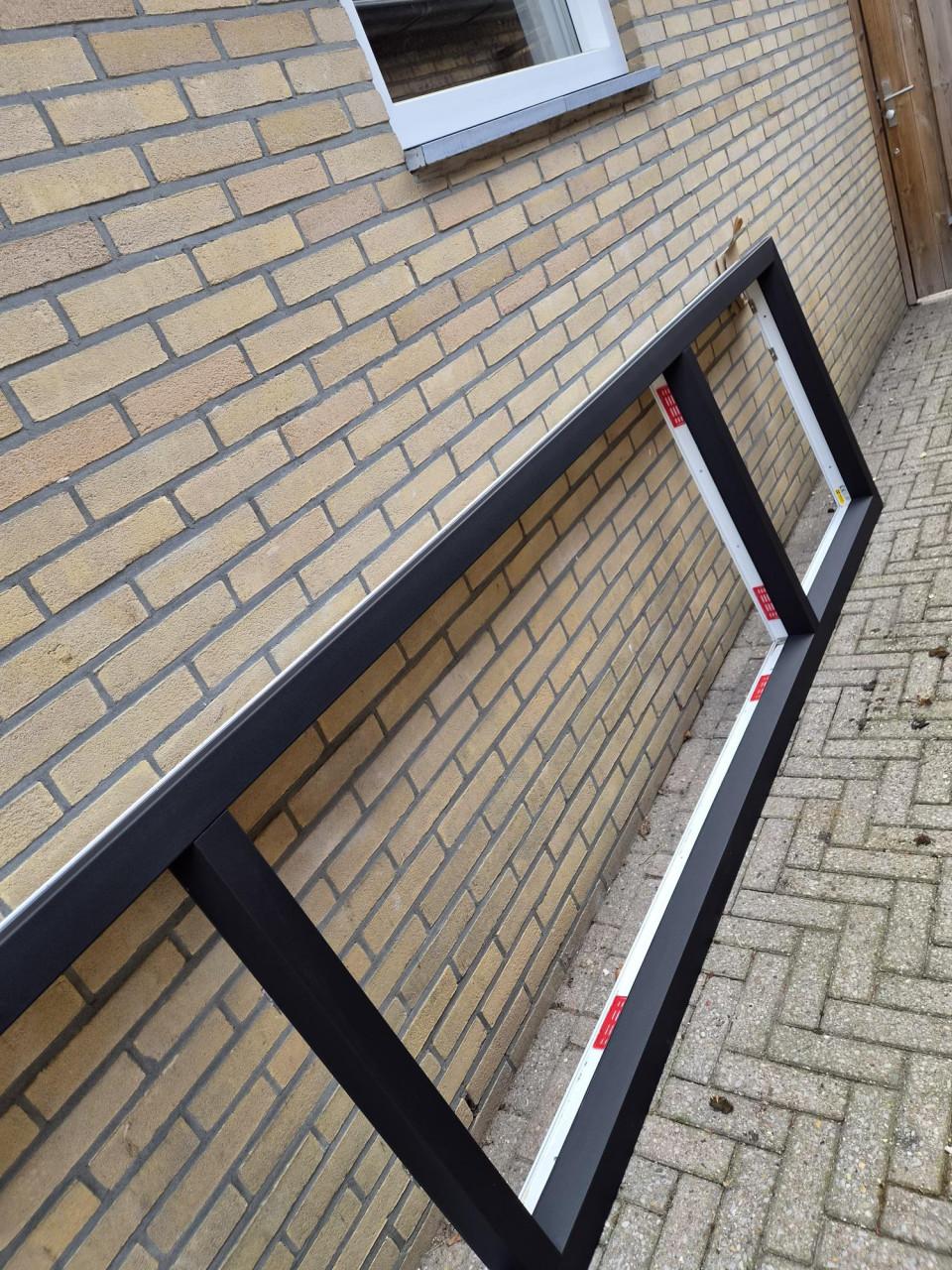 2x Zwarte Kunststof Kozijnen Merk Kochs