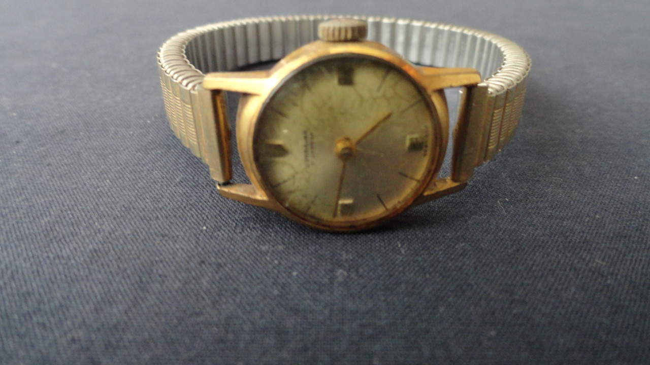 Junghaus horloge – doublé ? Klein klokje – voor onderdelen? Prijs € 5,00