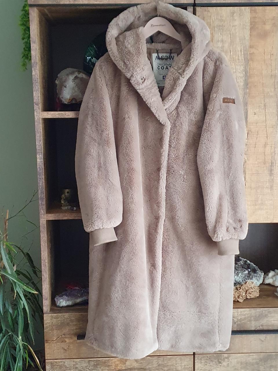 Prachtige moscow faux fure mantel