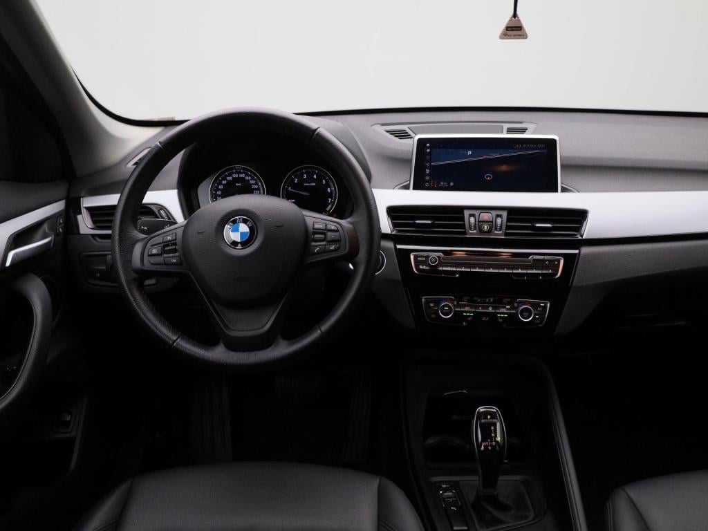BMW X1 sdrive18i business edition plus | automaat | lmv | trekhaak | parkee