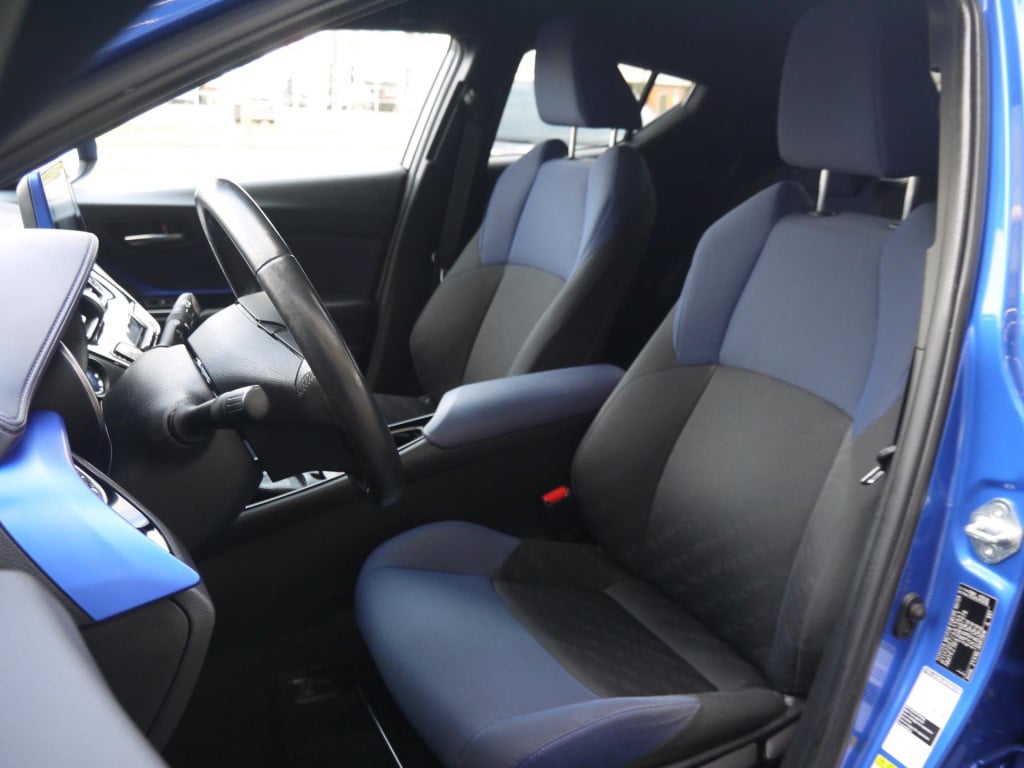 Toyota C-hr 1.8 hybrid bi-tone|dealeronderhouden|rijklaar