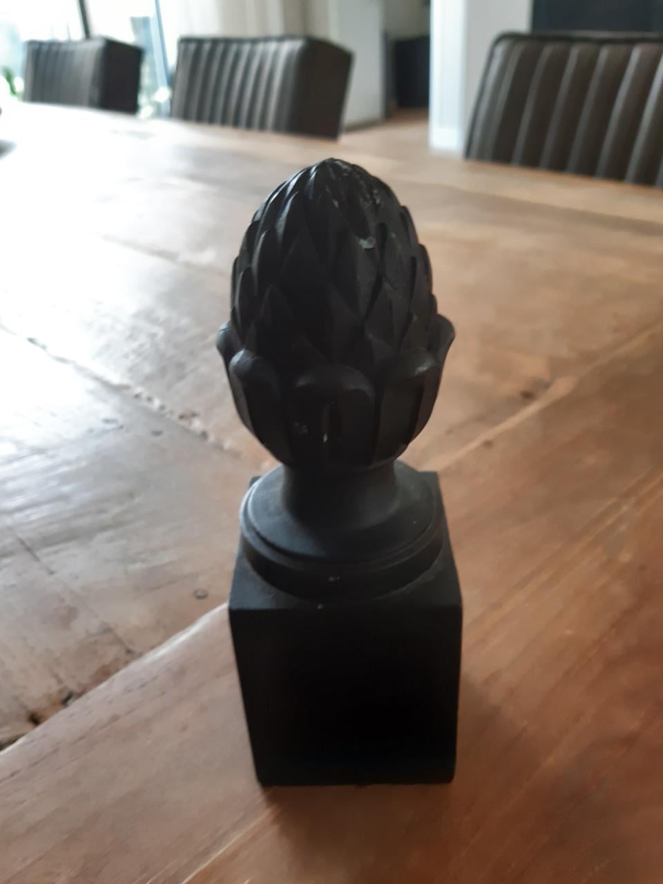 Ornamentje van hout zwart
