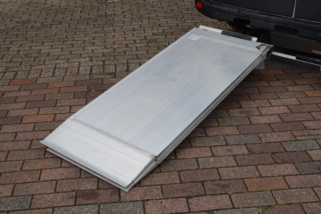 Renault Master t33 2.3 dci 135 l2h2 met laadklep