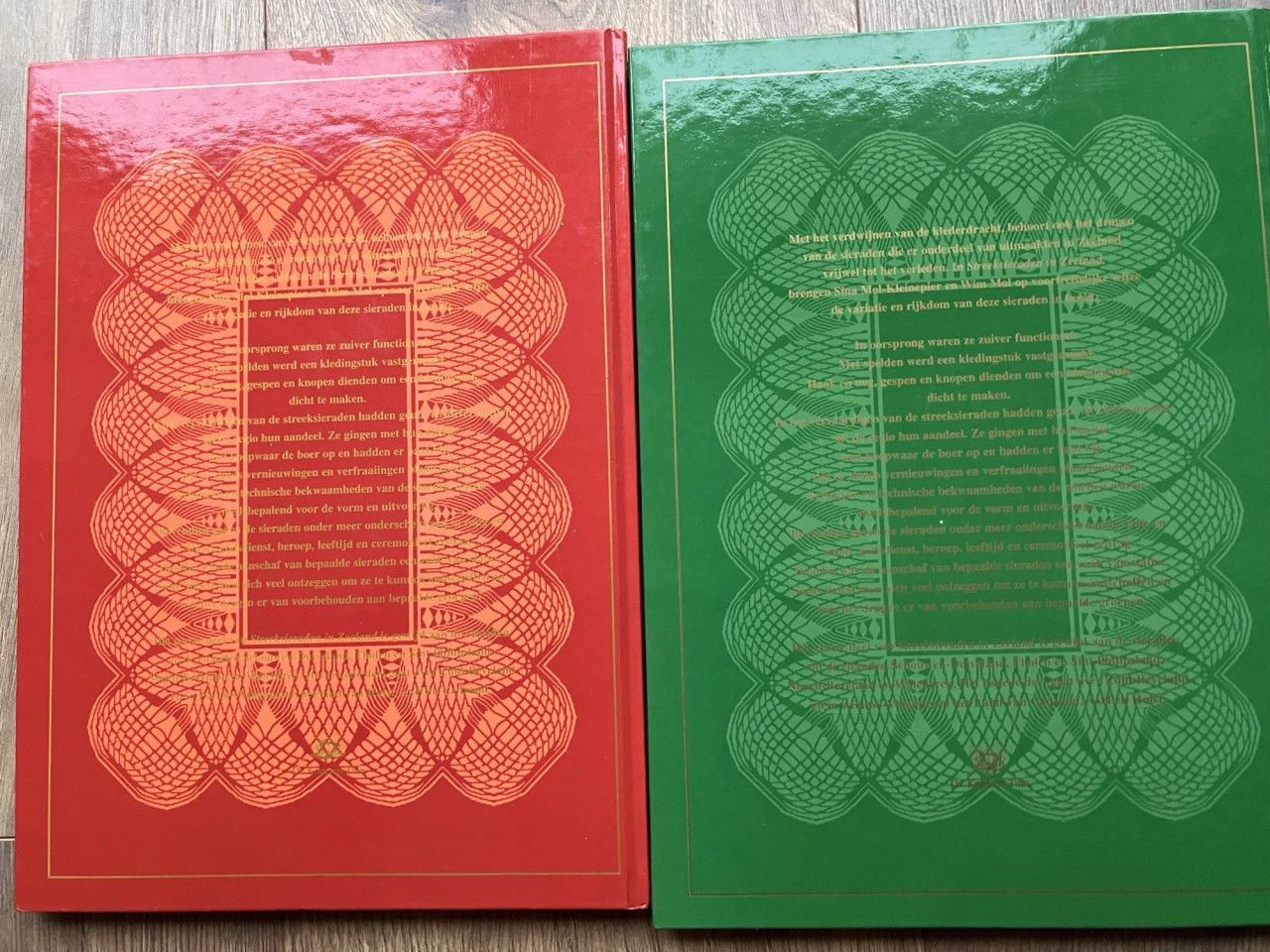 2 boeken Streeksieraden in Zeeland