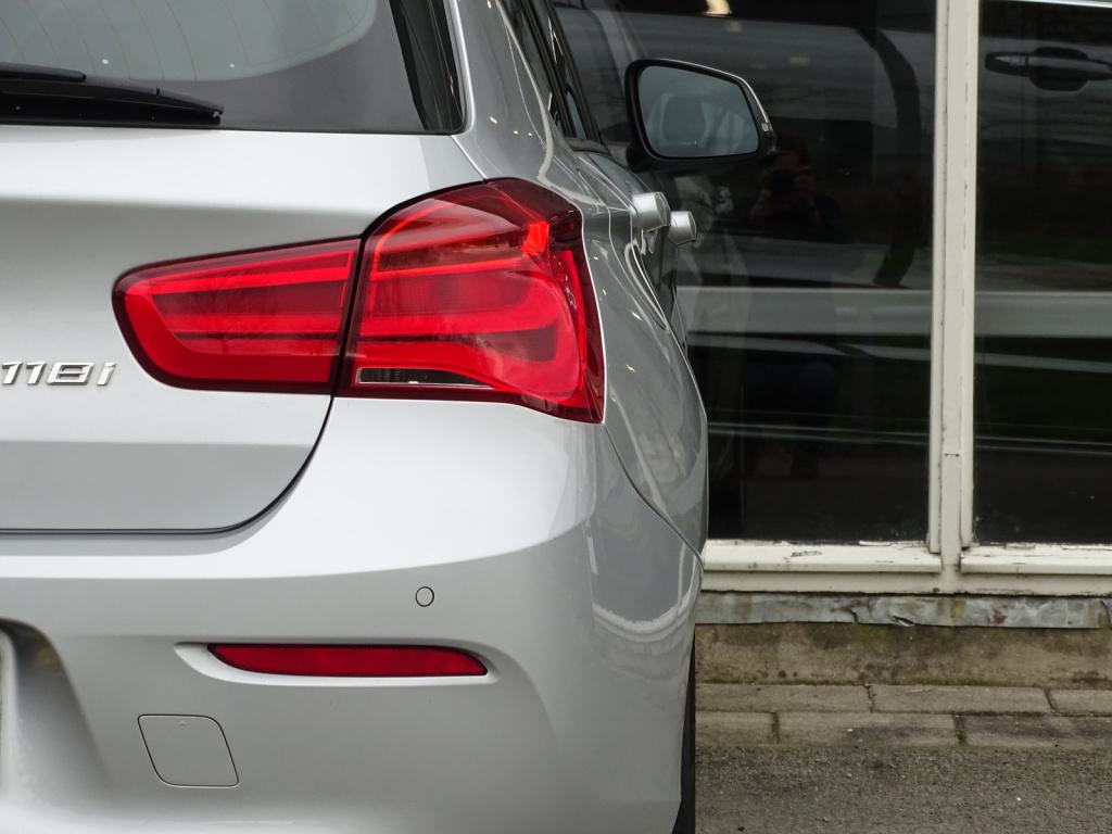 BMW 1 Serie 118i corporate lease essential automaat | led | navi