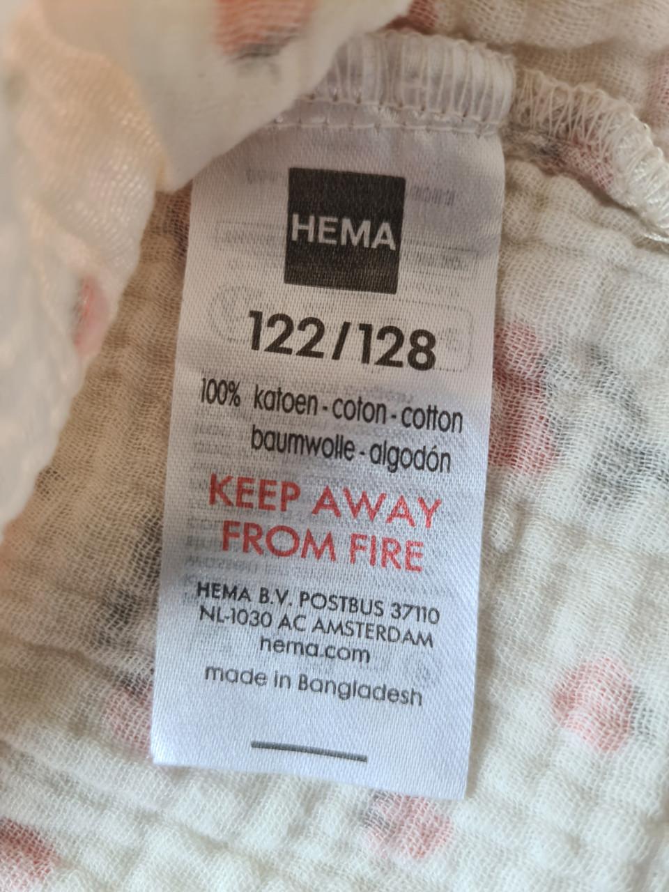 Ecru, licht beige jurkje met aardbeien van Hema  Maat 122-128