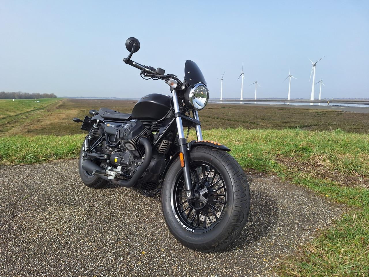 MOTO GUZZI V9 BOBBER 2016