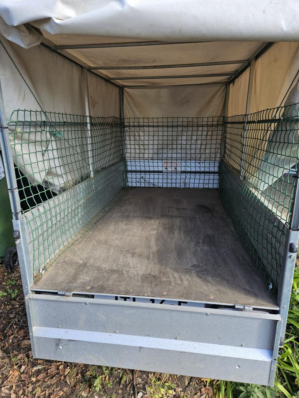 Aanhangwagen (Stema) met huif